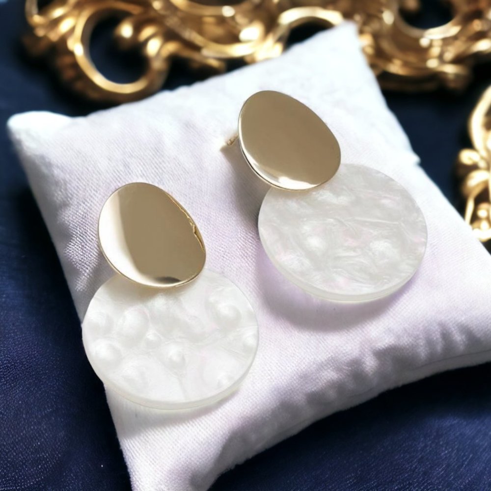 🆕️ Minimalist Circle Design Earrings - Picture 5 of 5